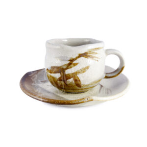 21-239 : Tasse mit Untertasse Shino Kusa, Tasse ø=7; H=6,3 cm, Untert. ø=14 cm